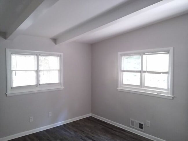 Building Photo - 3 bedroom 1.5 bath in East Point, GA