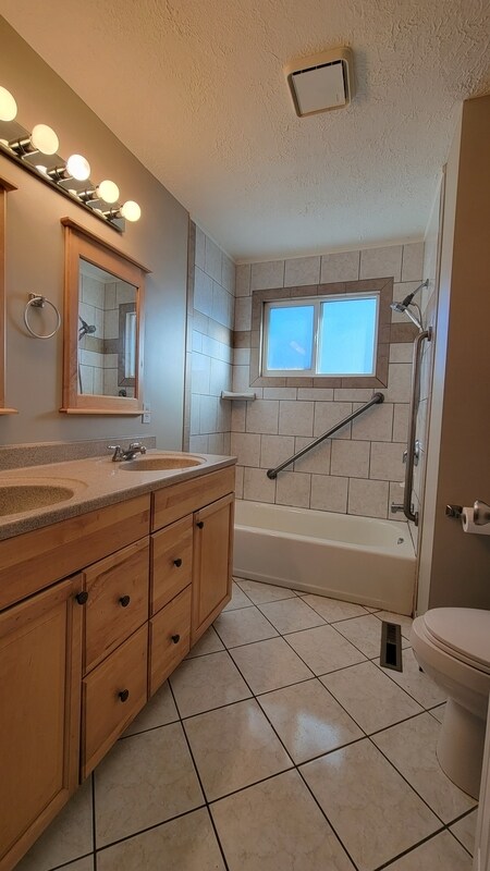 Building Photo - 1107 Topaz Dr