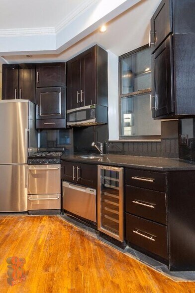 Primary Photo - 248 Mott St
