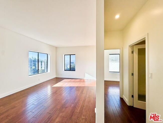 Building Photo - 2013 Cyprean Dr