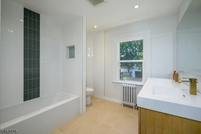 Building Photo - 160 Clairmont Terrace