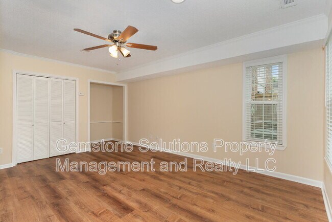 Building Photo - 404 Granville Rd
