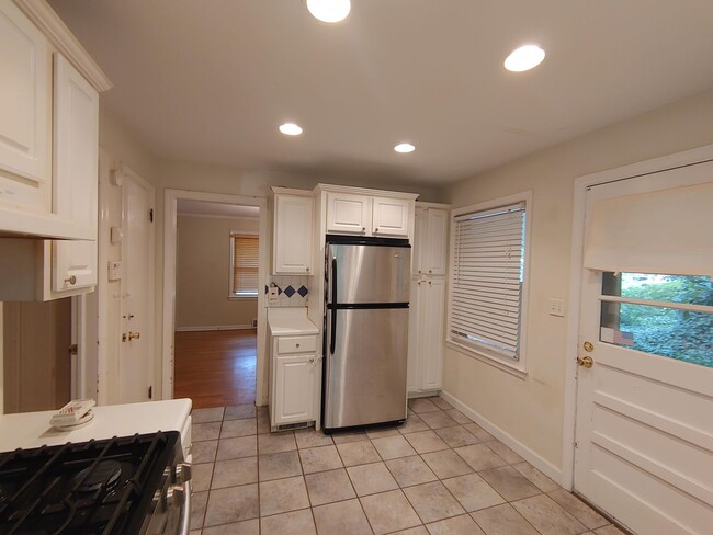 Building Photo - Updated Kitchen Pet Friendly-Brick Ranch  ...