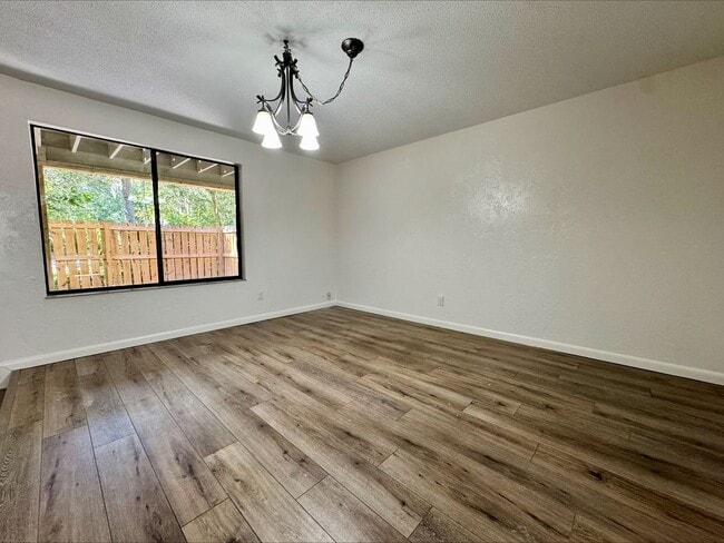 Building Photo - Beautiful 3 Bedroom 3 Bath home $2275