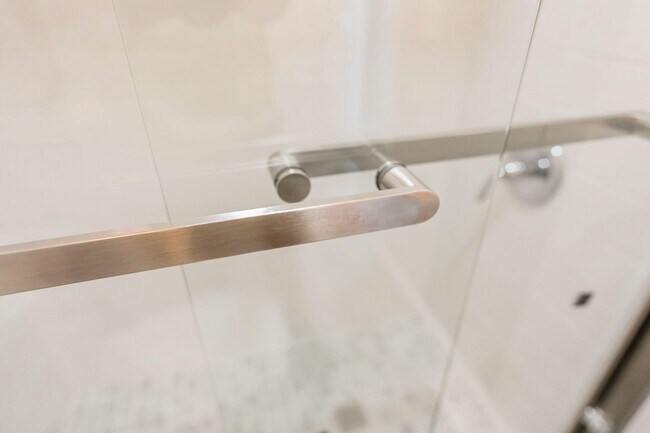 Building Photo - 1865 Willoway Cir N