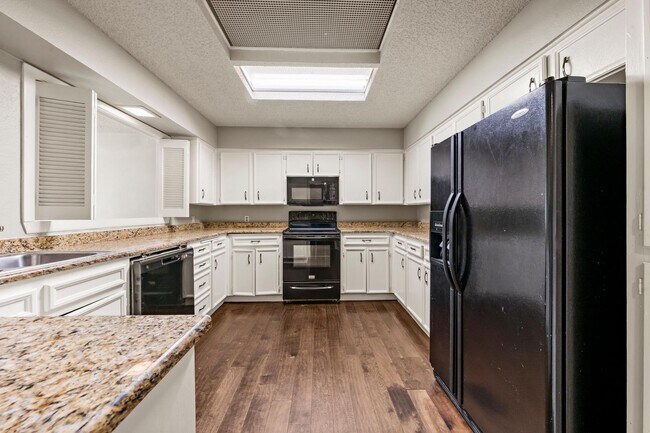 Building Photo - Two Story Townhouse with Natural Setting - Water Included