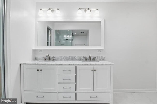 Building Photo - 5118 Woodmire Ln