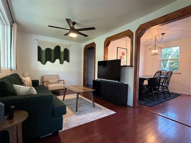 Building Photo - 505 E 4th St