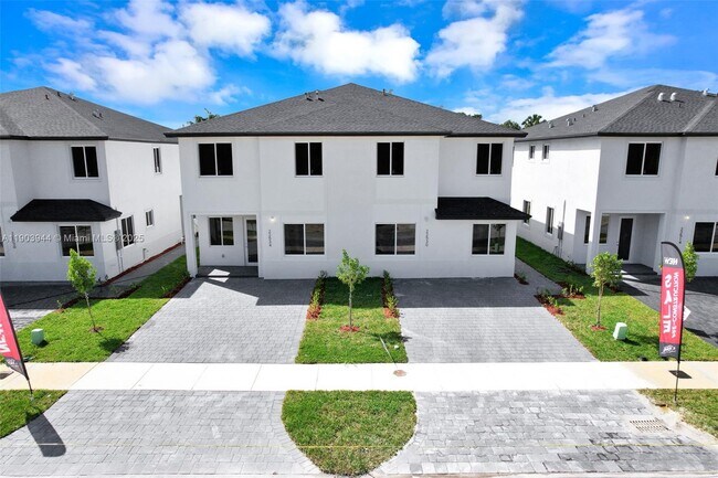 Building Photo - 22555 SW 125th Ave