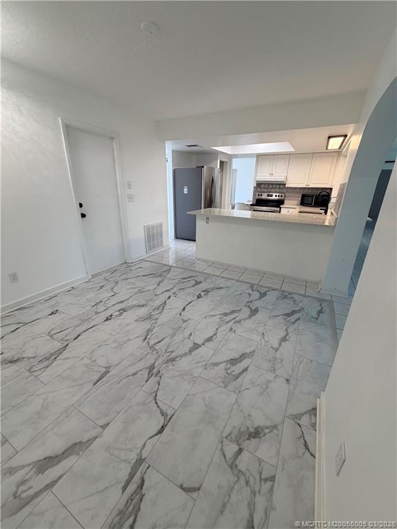 Building Photo - 761 SW Ravenswood Ln