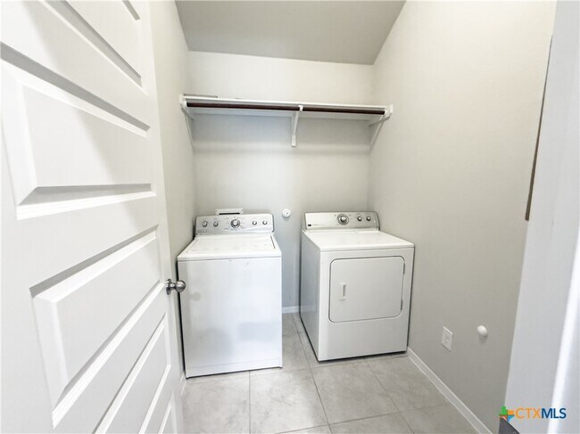 Building Photo - 139 Lyndon Dr