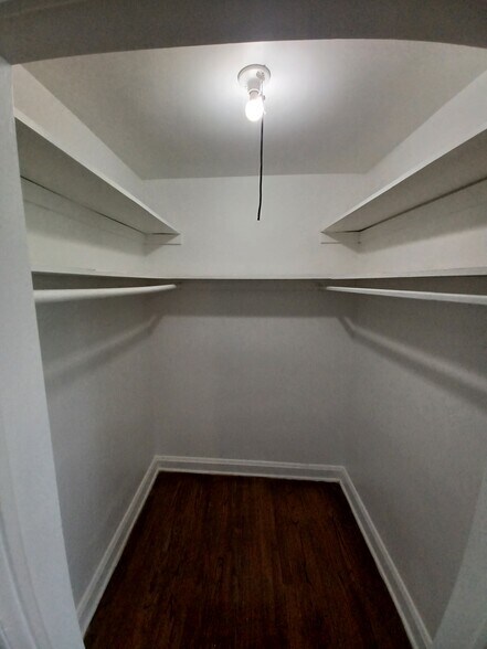 Building Photo - 1646 Heathfield Rd