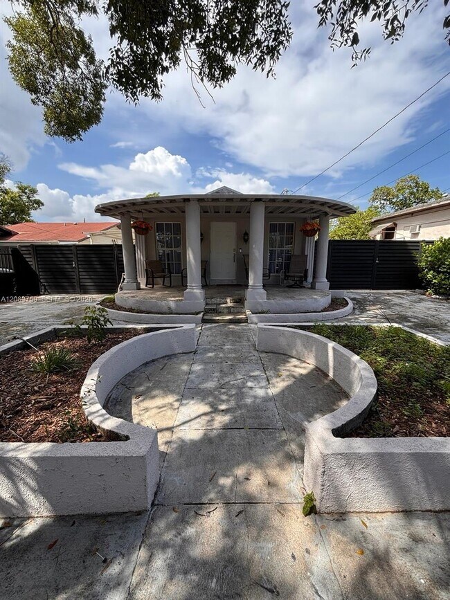 Building Photo - 1361 NW 28th St