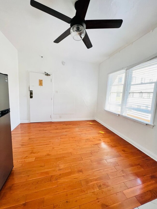 Interior Photo - Chateau Los Feliz