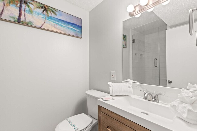 Building Photo - 8743 Thomas Dr