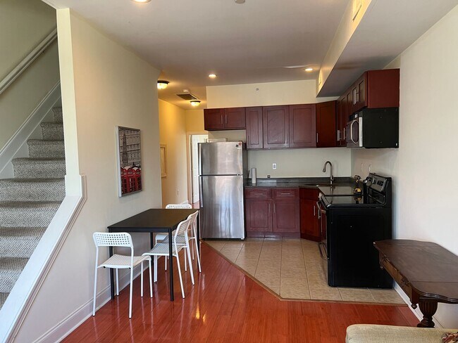 Building Photo - 678 N 33rd St