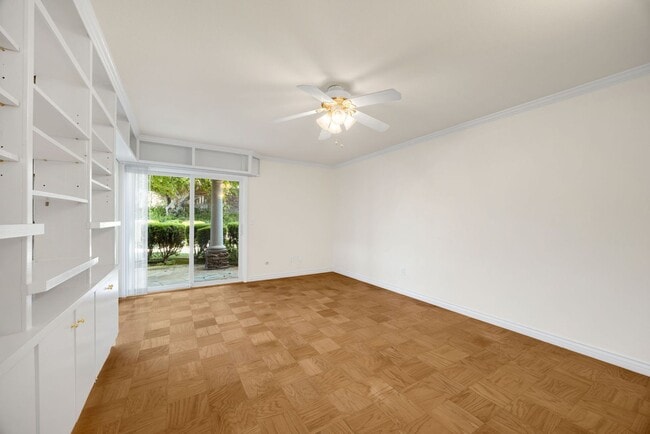 Building Photo - Adorable 3 Bed / 2 Bath Home w/ Detached 2 Car Garage