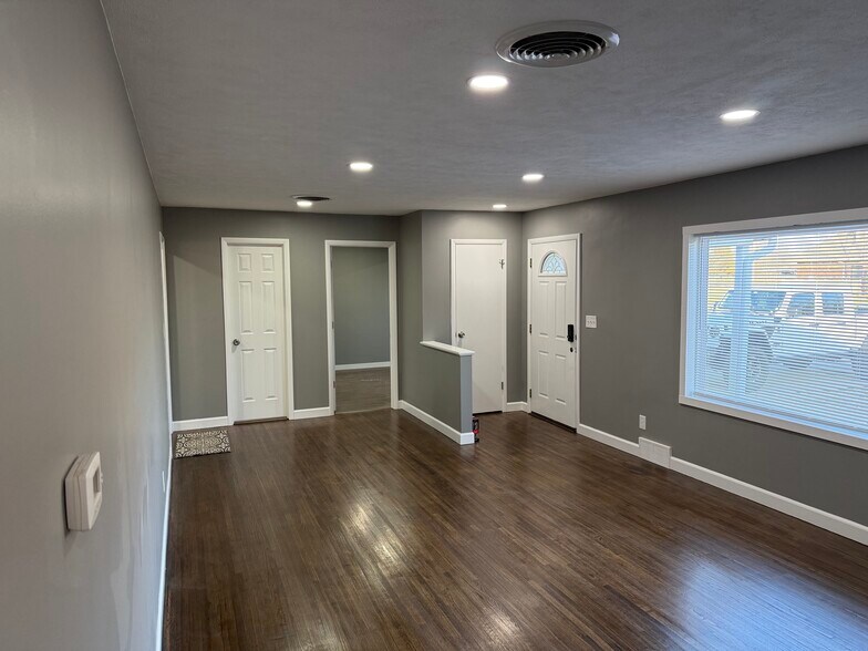 Building Photo - 2517 N Waldron St