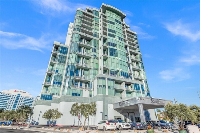 Building Photo - Fabulous Highrise Condo with Stripe Views!