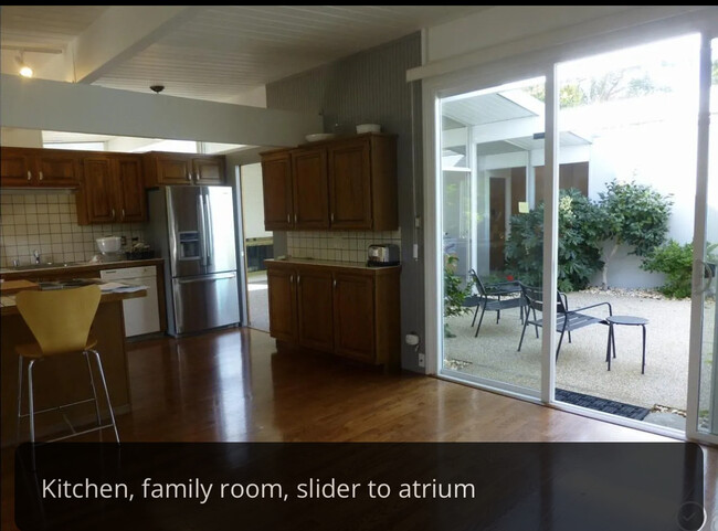 kitchen with access to atrium - 20 Arcangel Way