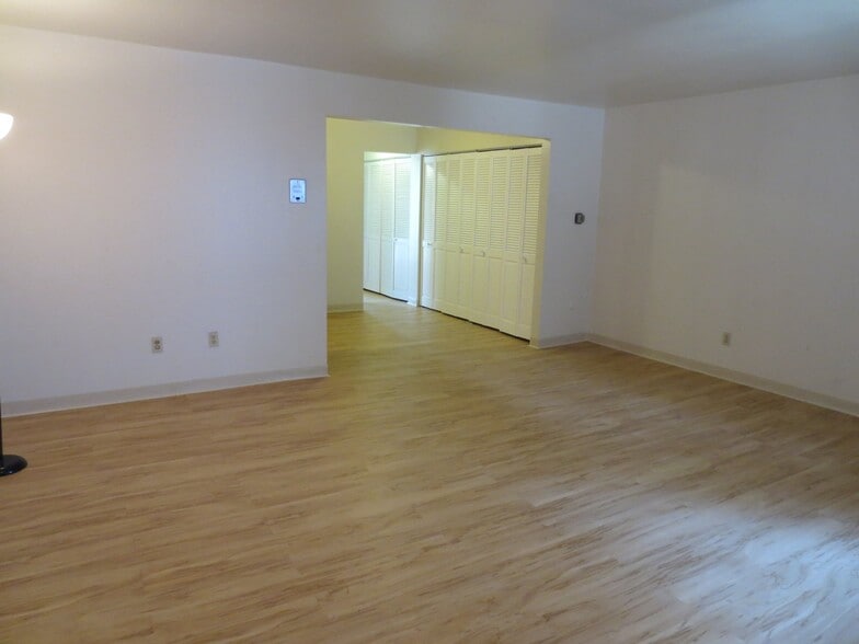 Building Photo - 6350 Forward Ave