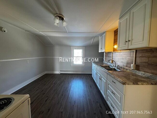 Building Photo - 131 College Ave