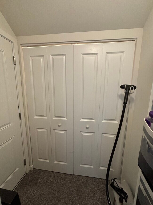 Building Photo - 1644 N Hermitage Ave