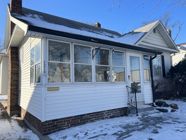 Building Photo - 1210 W Mac Queen Ave