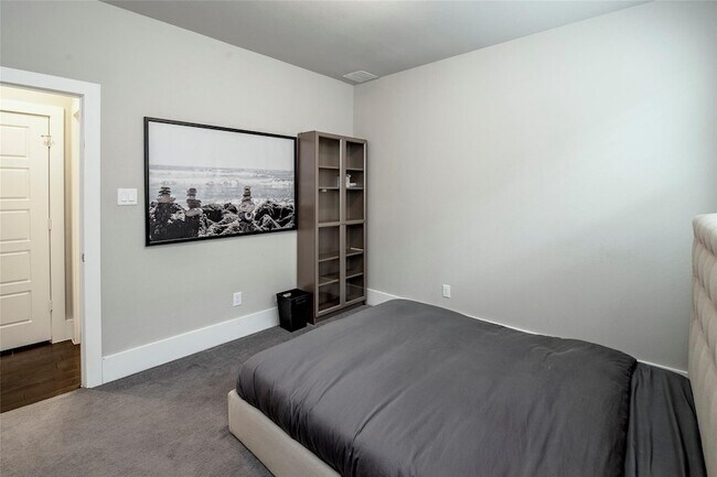 Building Photo - 6812 Royal Liverpool Dr