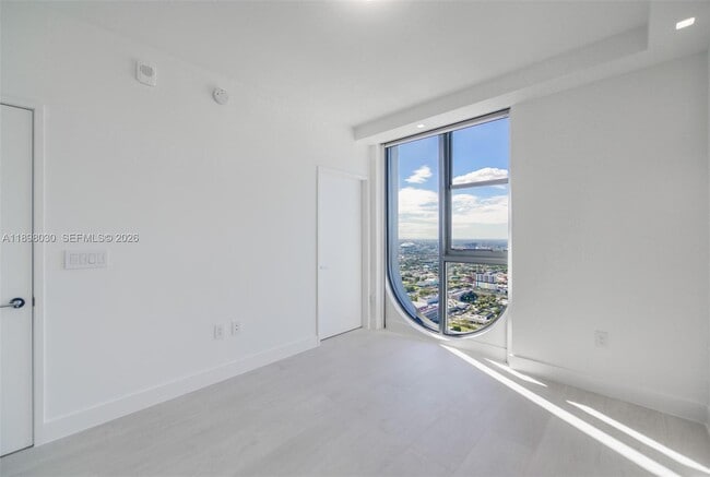 Building Photo - 700 NE 24th St