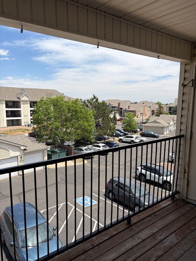 Building Photo - One Month Free with 12-Month Lease, Rent-Top-Floor 3 Bed, 2 bath Condo