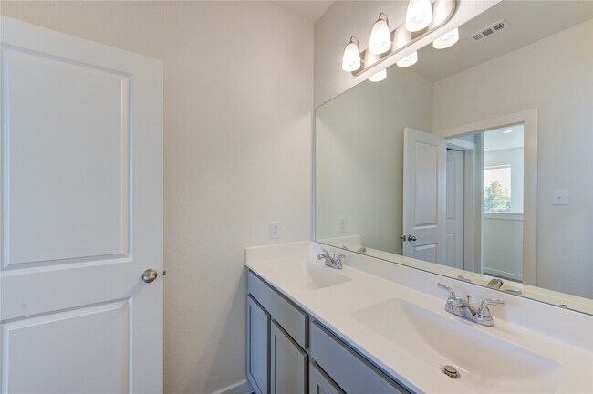 Building Photo - 31918 Holland Arbor Trl
