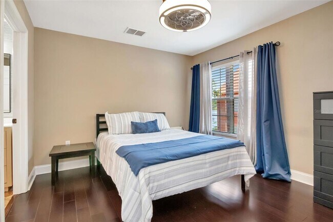 Building Photo - 9130 Lake Chase Island Way