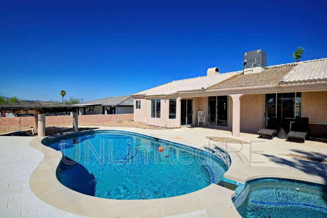 Building Photo - 304 Acoma Blvd S
