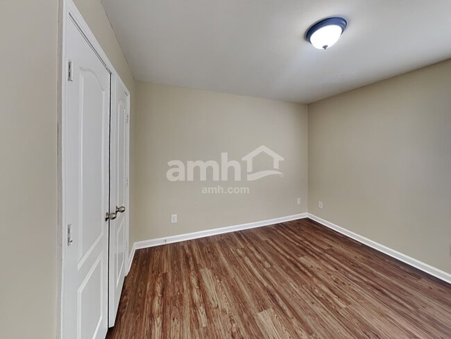 Building Photo - 1403 Bern Dr