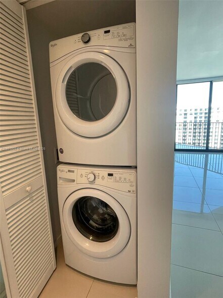 Building Photo - 5252 NW 85th Ave