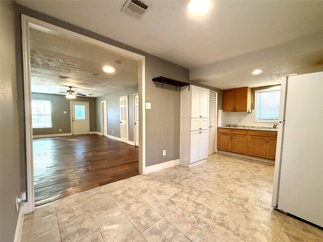 Building Photo - 4727 Eppes St