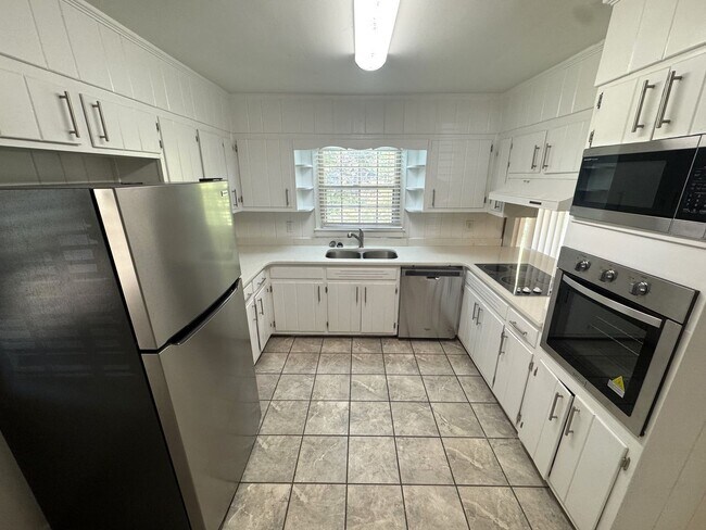 Building Photo - 5br home off S. Milledge For Rent