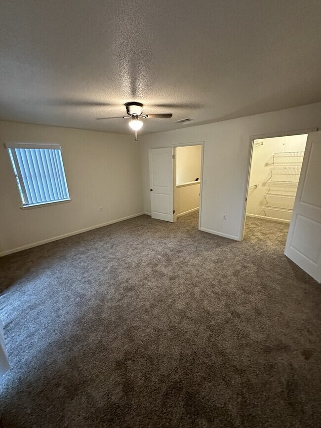 Building Photo - "Charming 2-Bedroom Townhouse in Ft Walton Beach!"