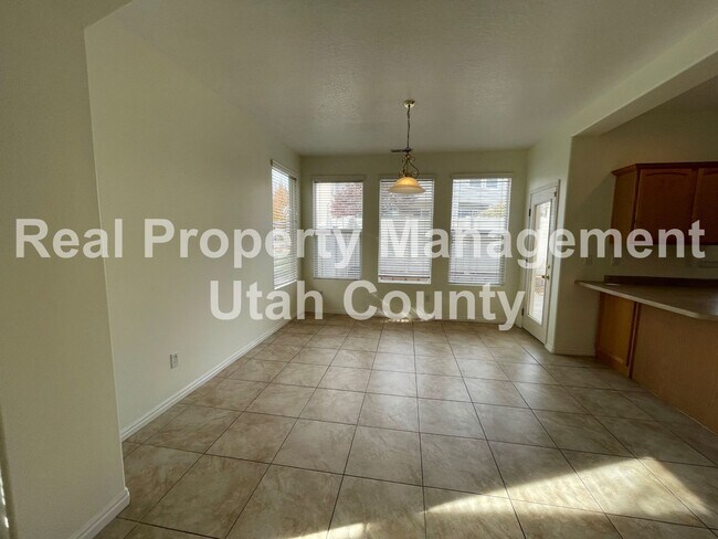 Building Photo - Stunning Townhome in Lehi