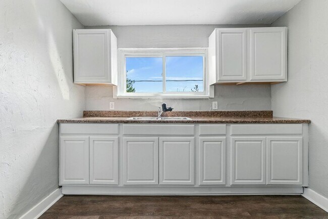 Building Photo - 2200 Milligan Ave