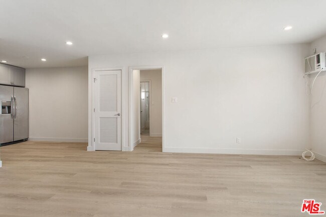 Building Photo - 2232 W 24th St
