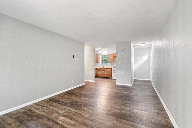 Building Photo - 1202 E Walford Dr