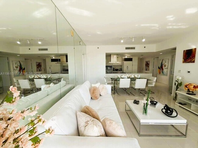 Building Photo - 495 Brickell Ave