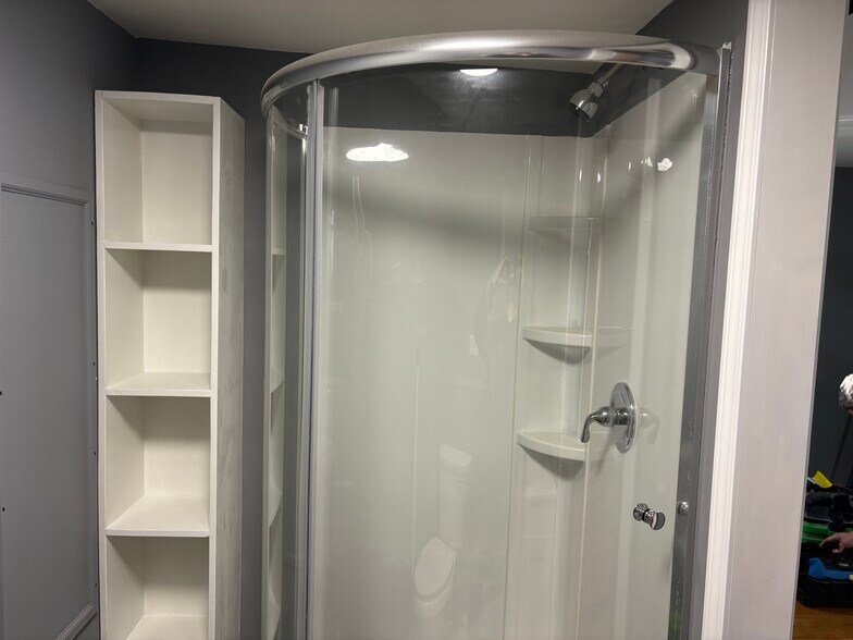 shower unit - 355 S 6th St
