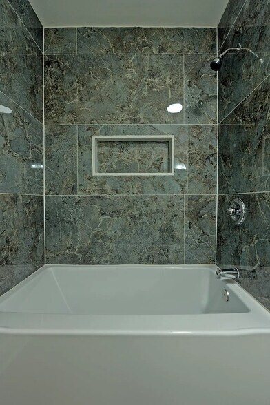 Building Photo - 808 Glenwood Dr