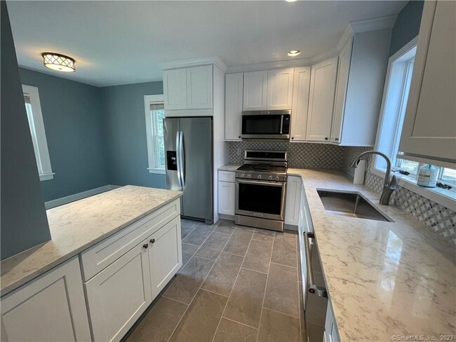 Building Photo - 218 Ruane St