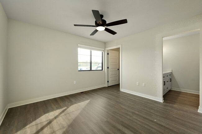 Building Photo - Three Bedroom Townhome with Large Unfinish...