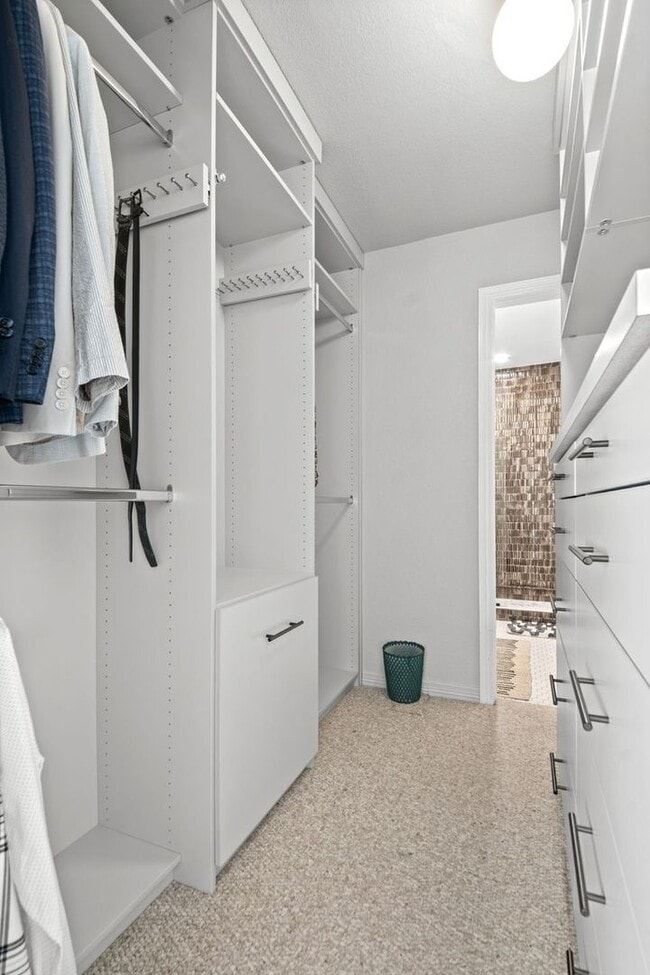 Building Photo - 2062 Hyacinth Rd