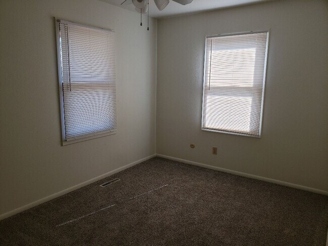 Building Photo - Very nice 4 bedroom, 3 bath home near Palmer Park